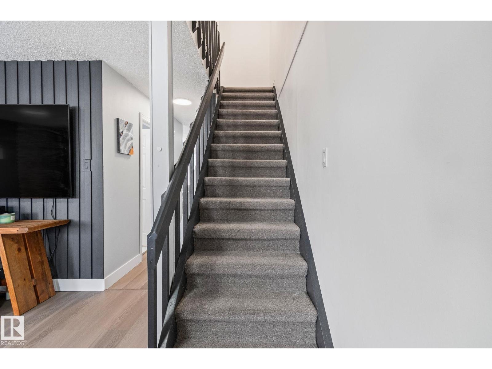 209 VILLAGE ON THE GREEN GR NW