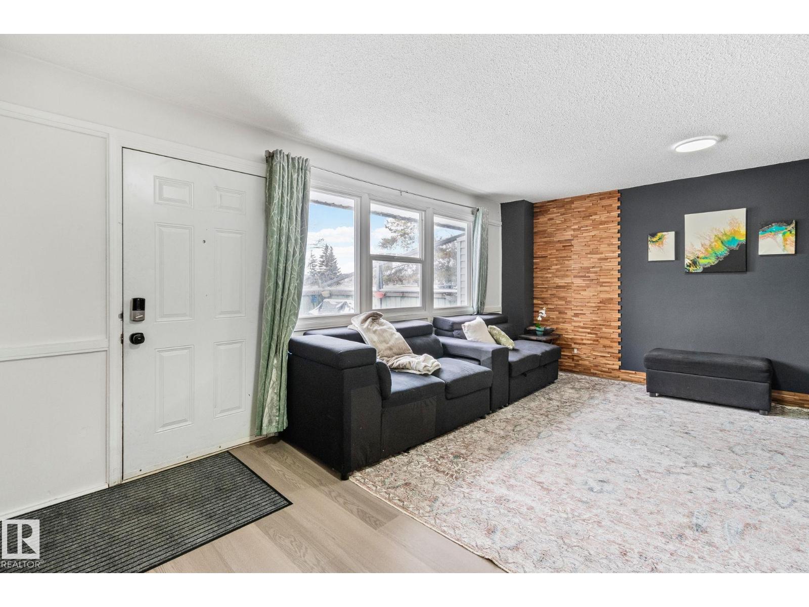 209 VILLAGE ON THE GREEN GR NW