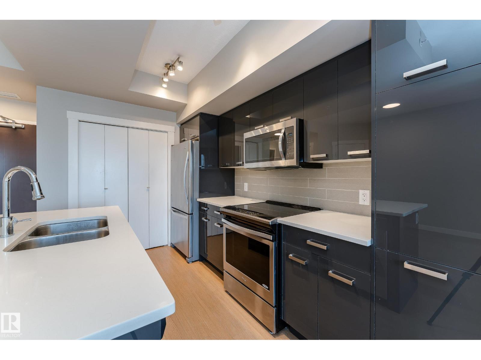 #1105 10410 102 AV NW
