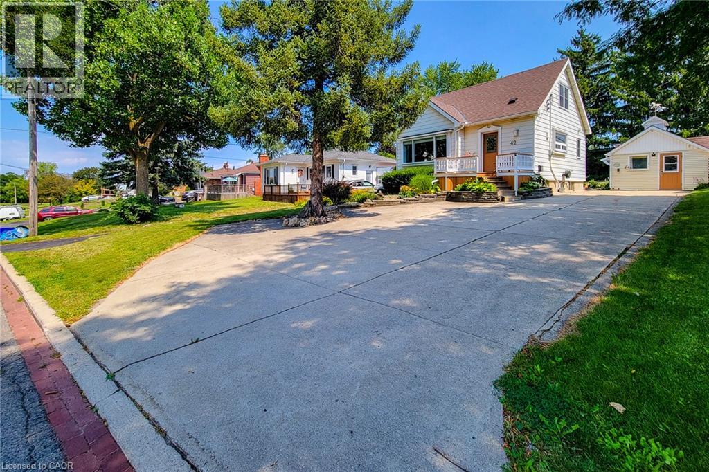 42 LAKE Avenue N