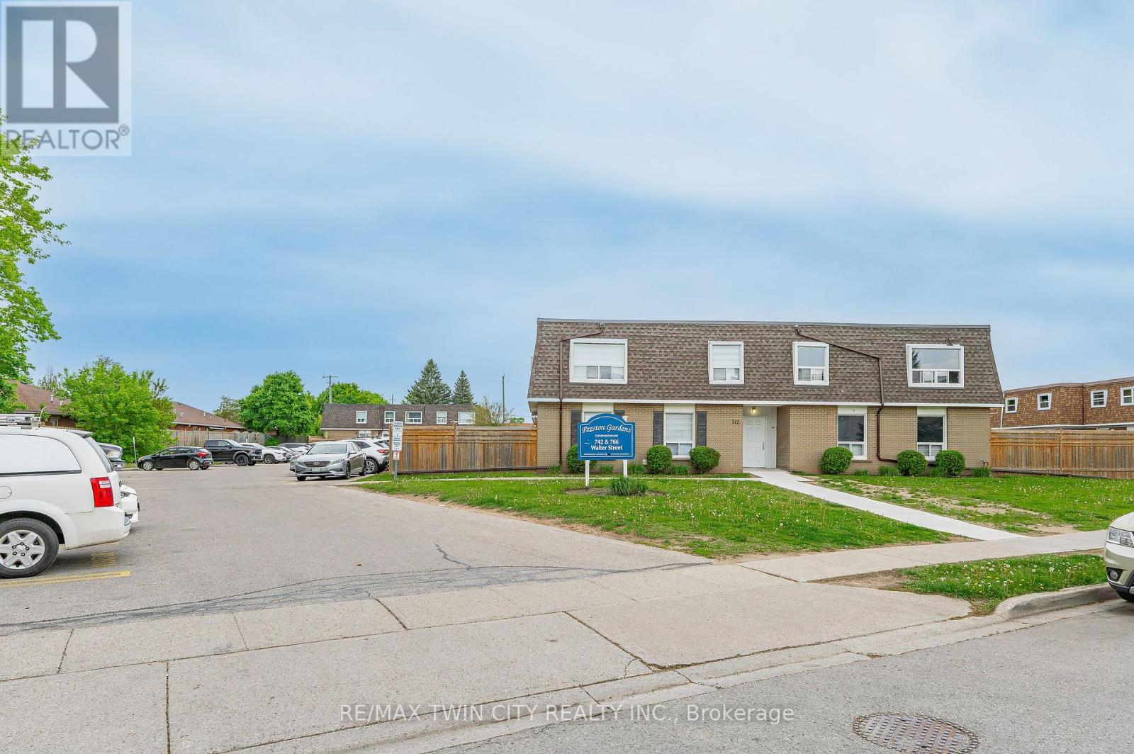 10 - 742 WALTER STREET