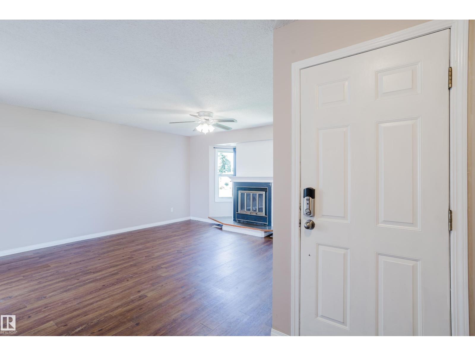 8707 151 AV NW