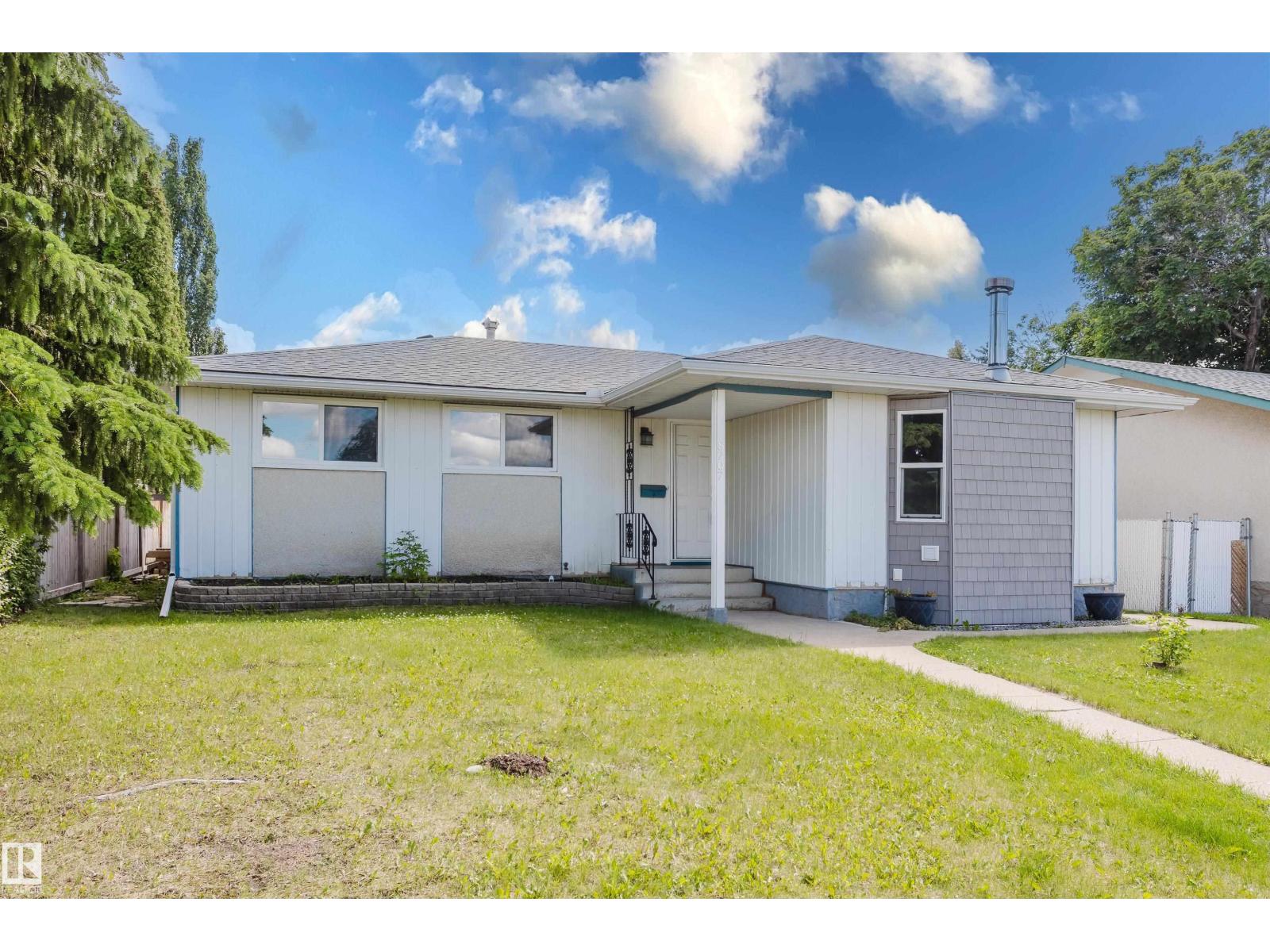 8707 151 AV NW