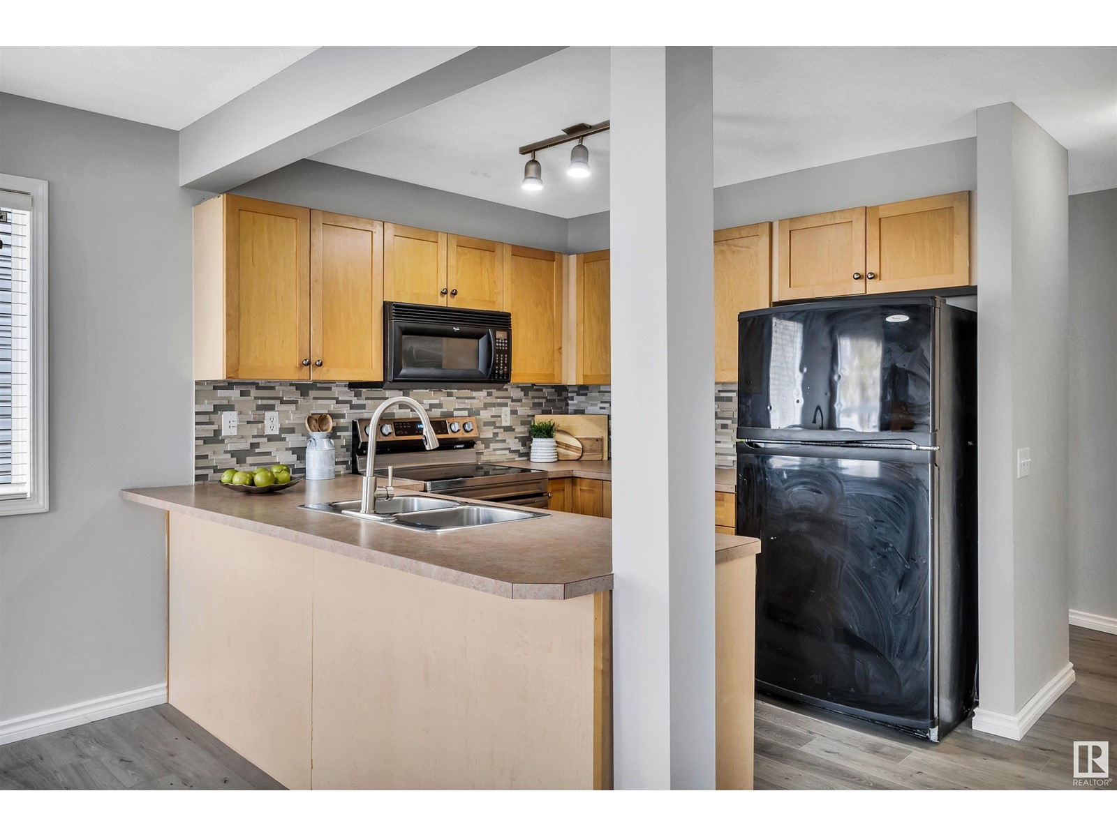 #100 230 EDWARDS DR SW