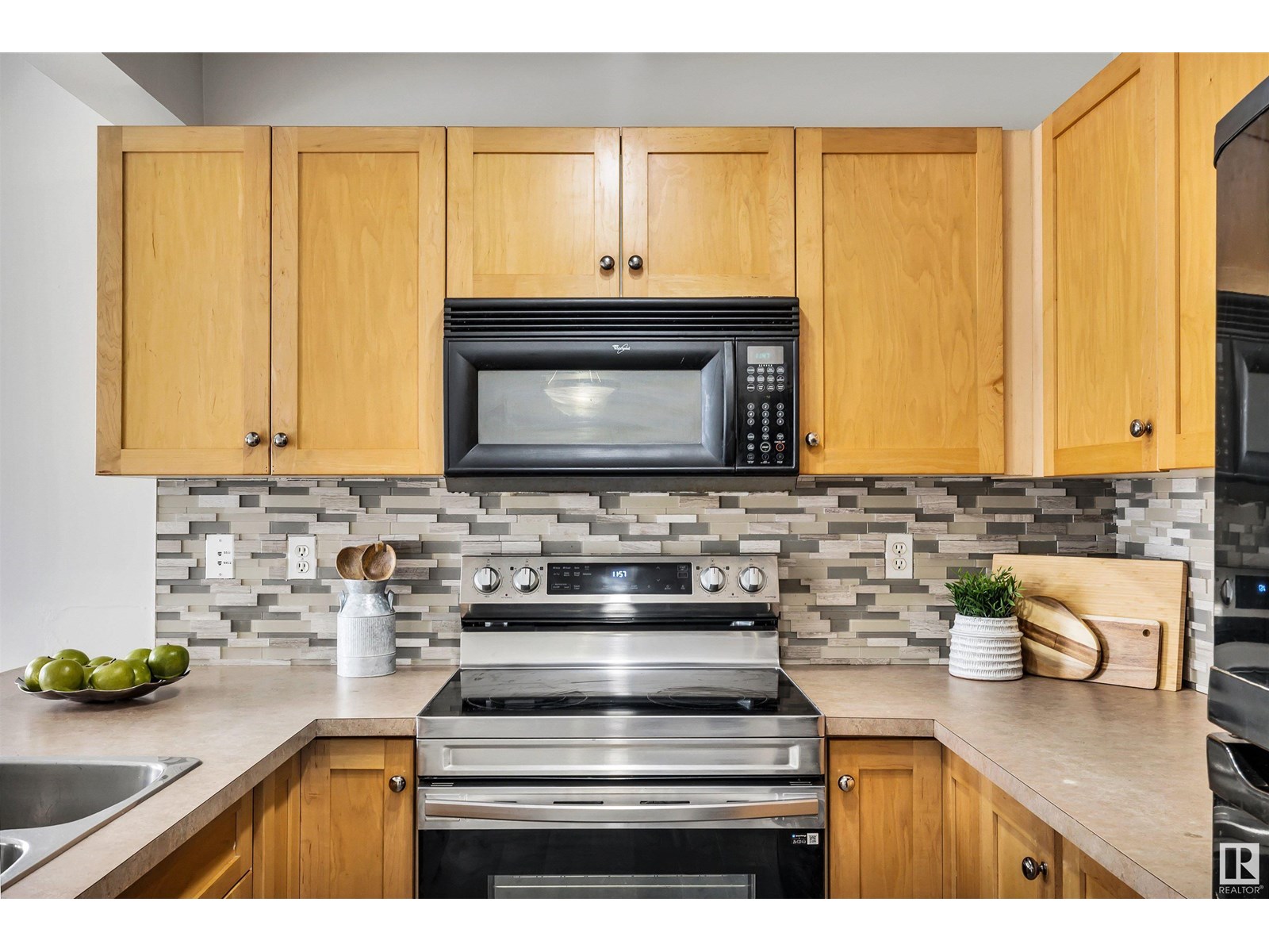 #100 230 EDWARDS DR SW