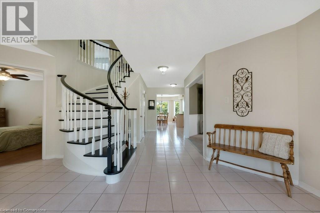 32 KINGFISHER Crescent