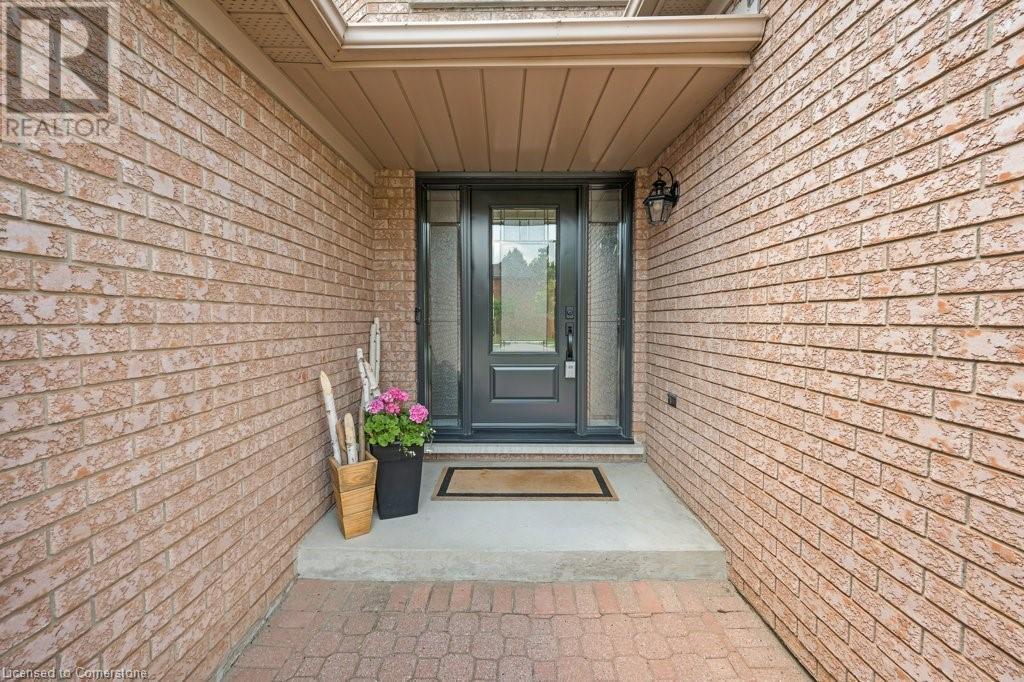 32 KINGFISHER Crescent
