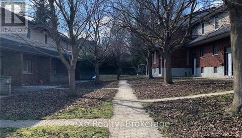 9 - 215 MCNAB STREET Brockton ON N0G2V0