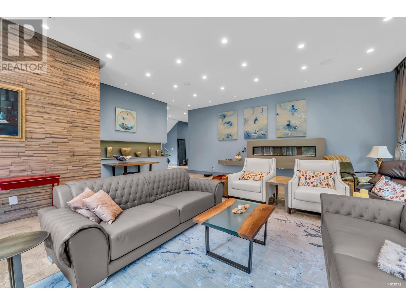 340 SOUTHBOROUGH DRIVE