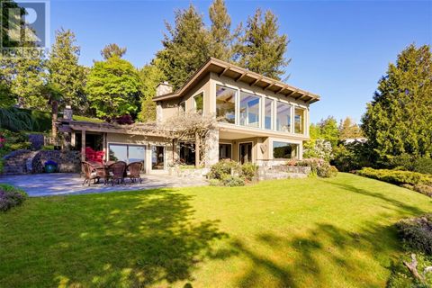 2248 Arbutus Rd Saanich BC V8N1V3