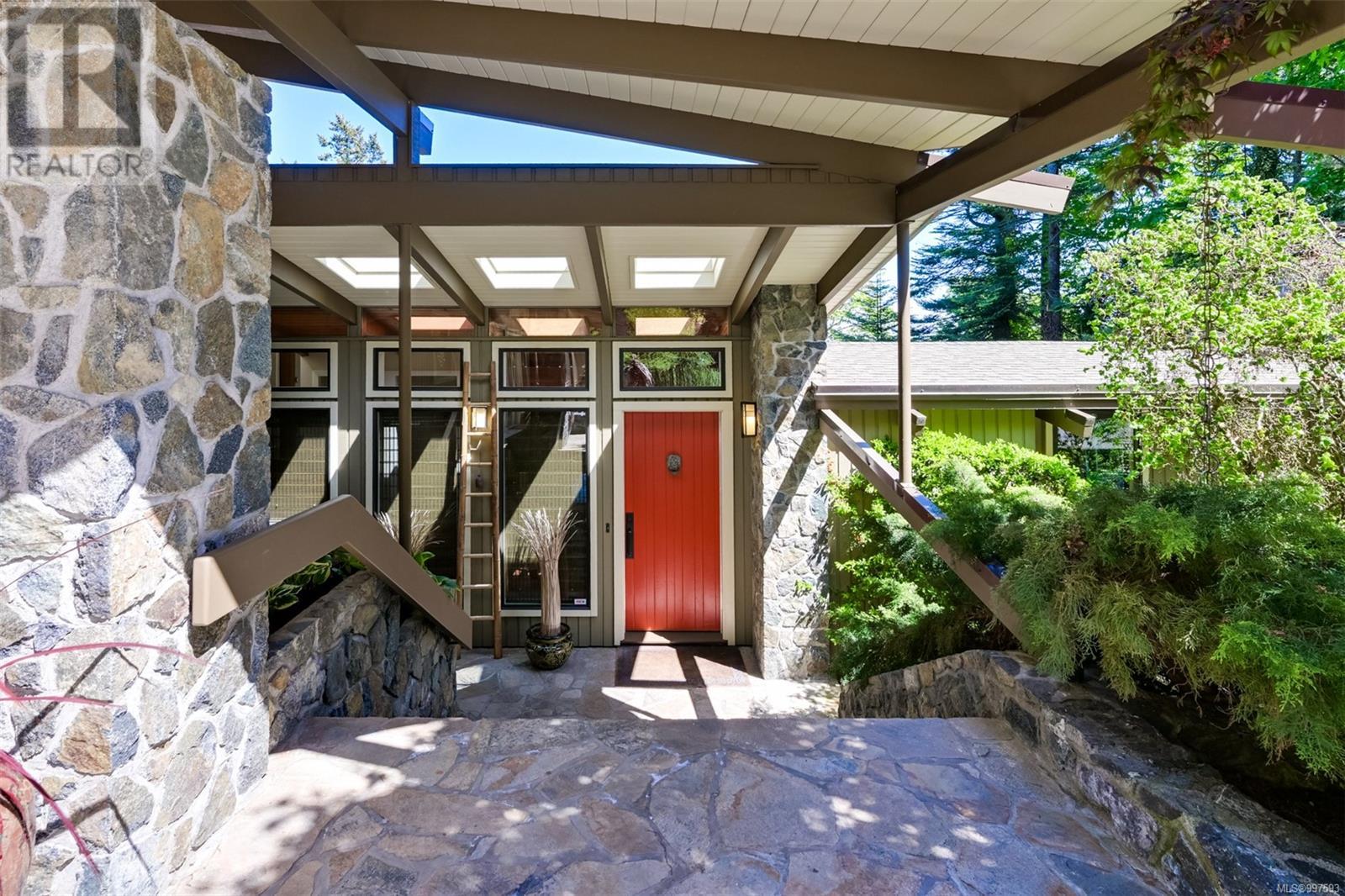 2248 Arbutus Rd