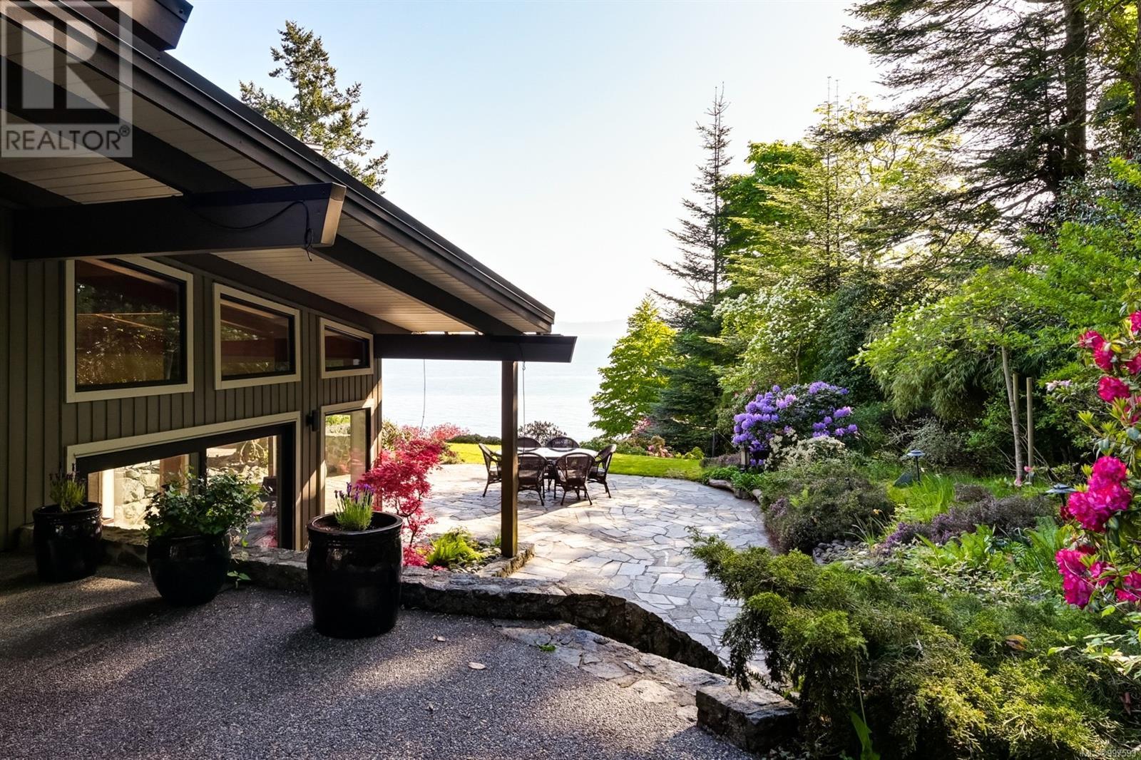 2248 Arbutus Rd