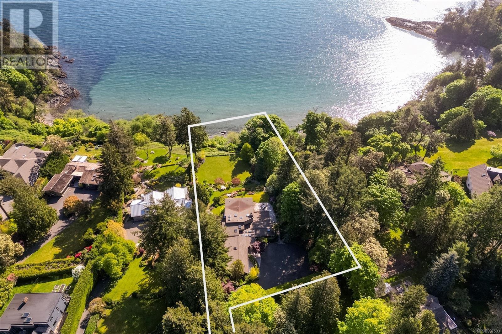 2248 Arbutus Rd
