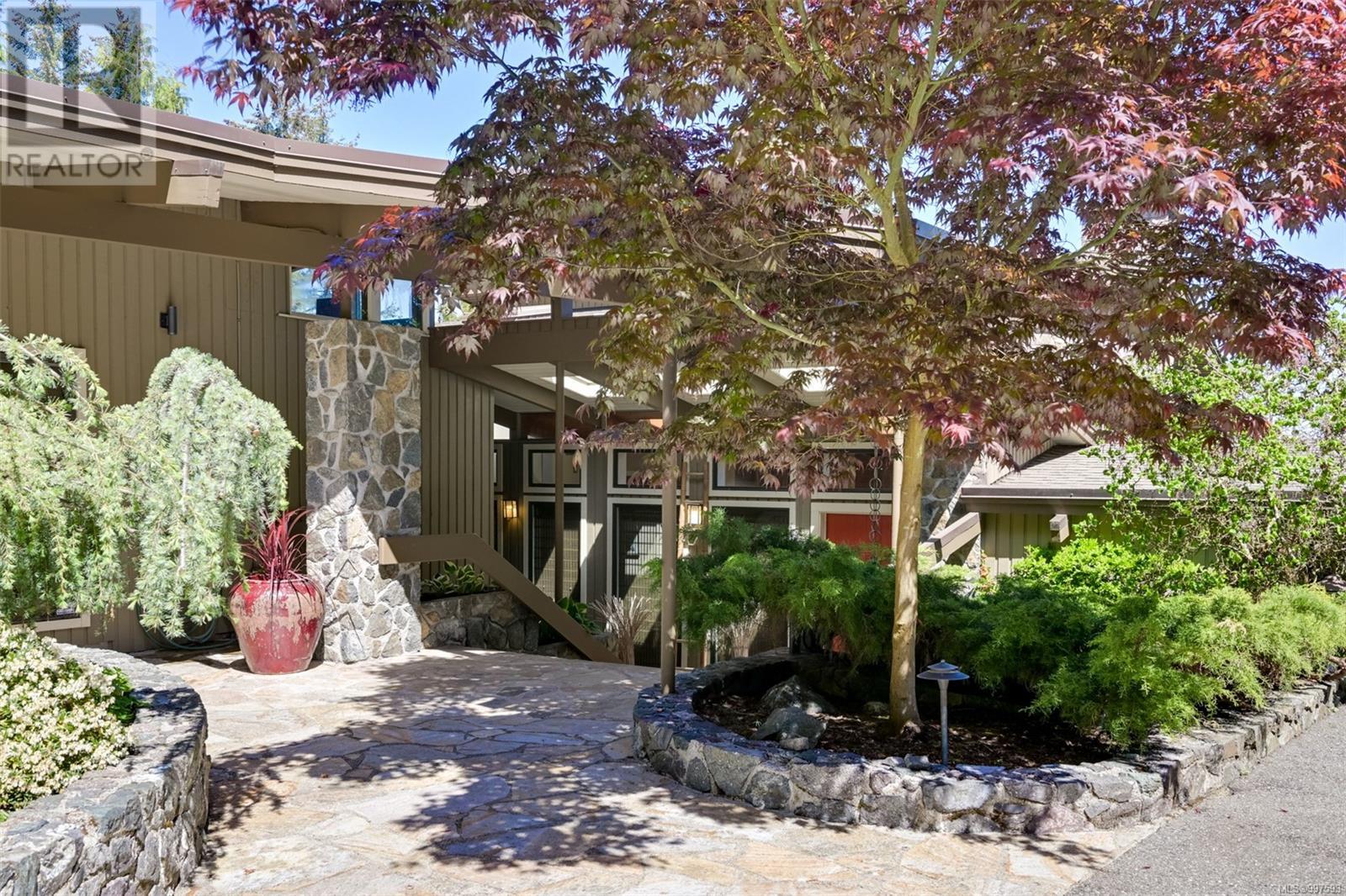 2248 Arbutus Rd