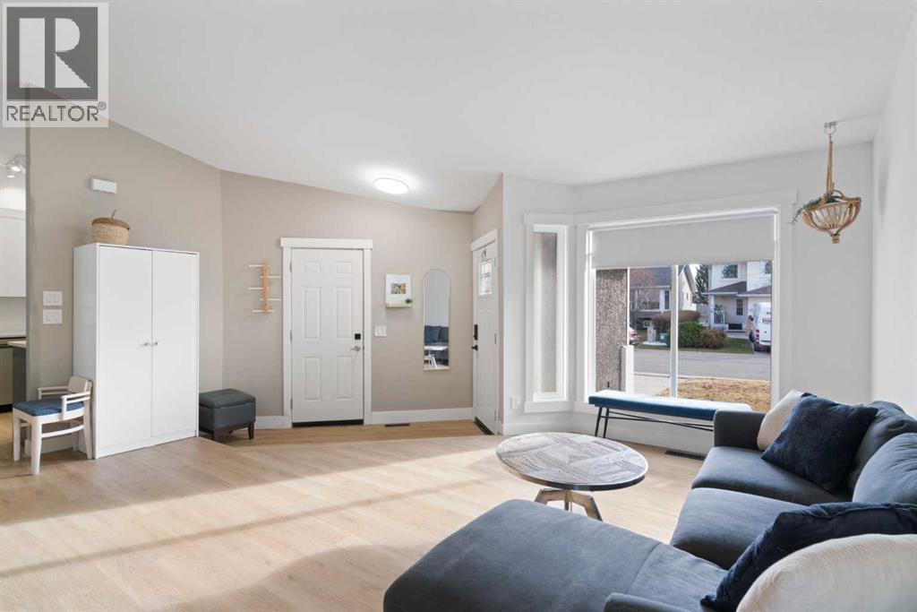 53 Riverside Crescent SE