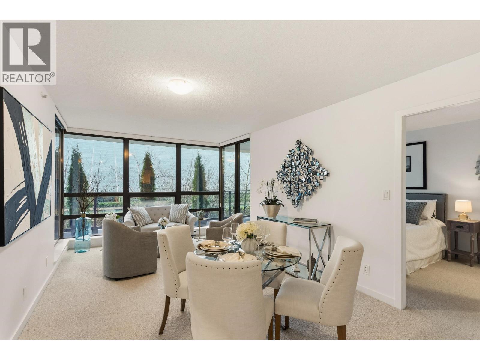 303 933 HORNBY STREET