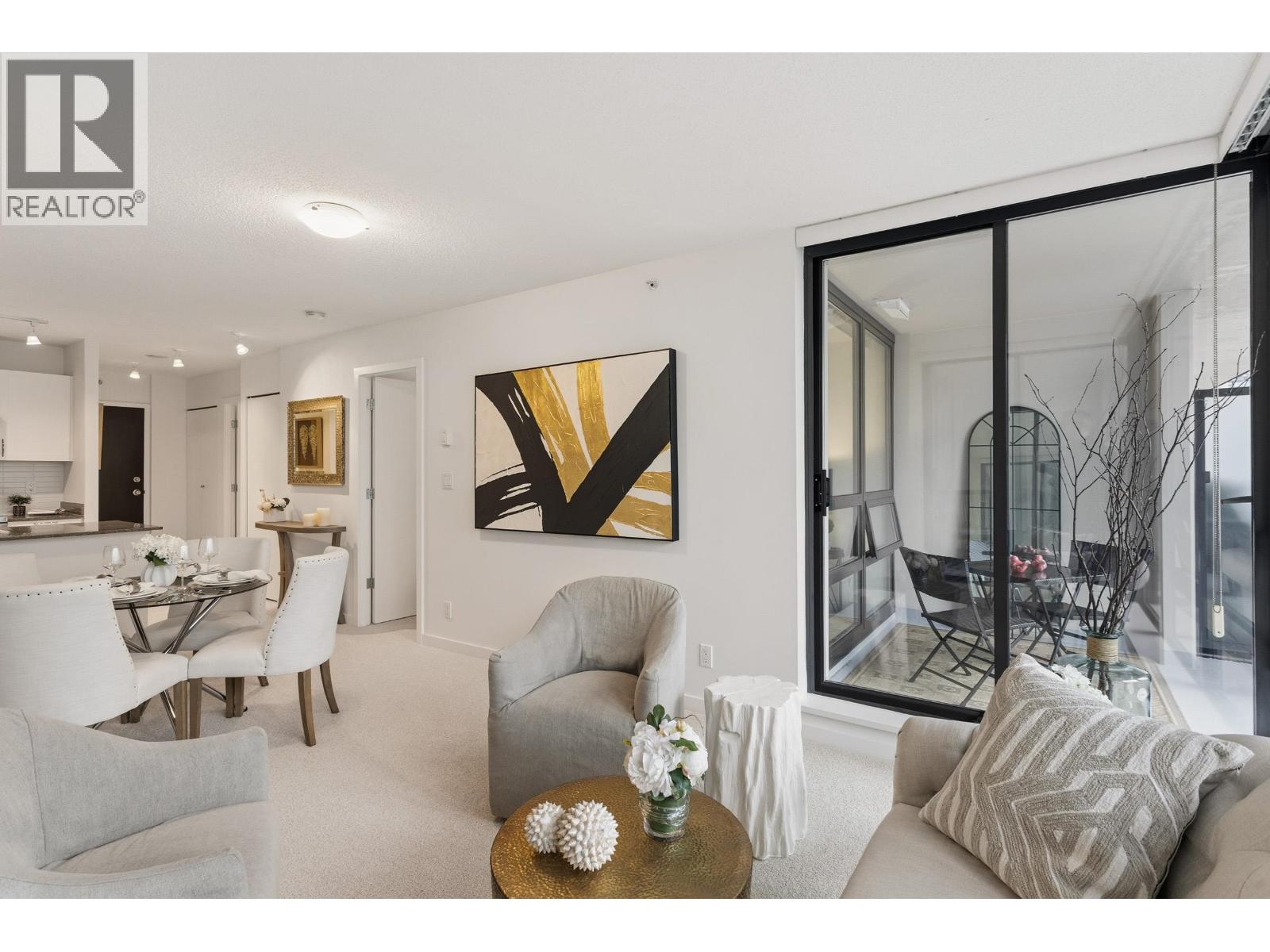 303 933 HORNBY STREET