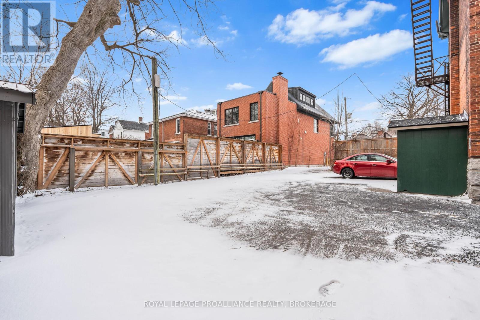 174 KING STREET E