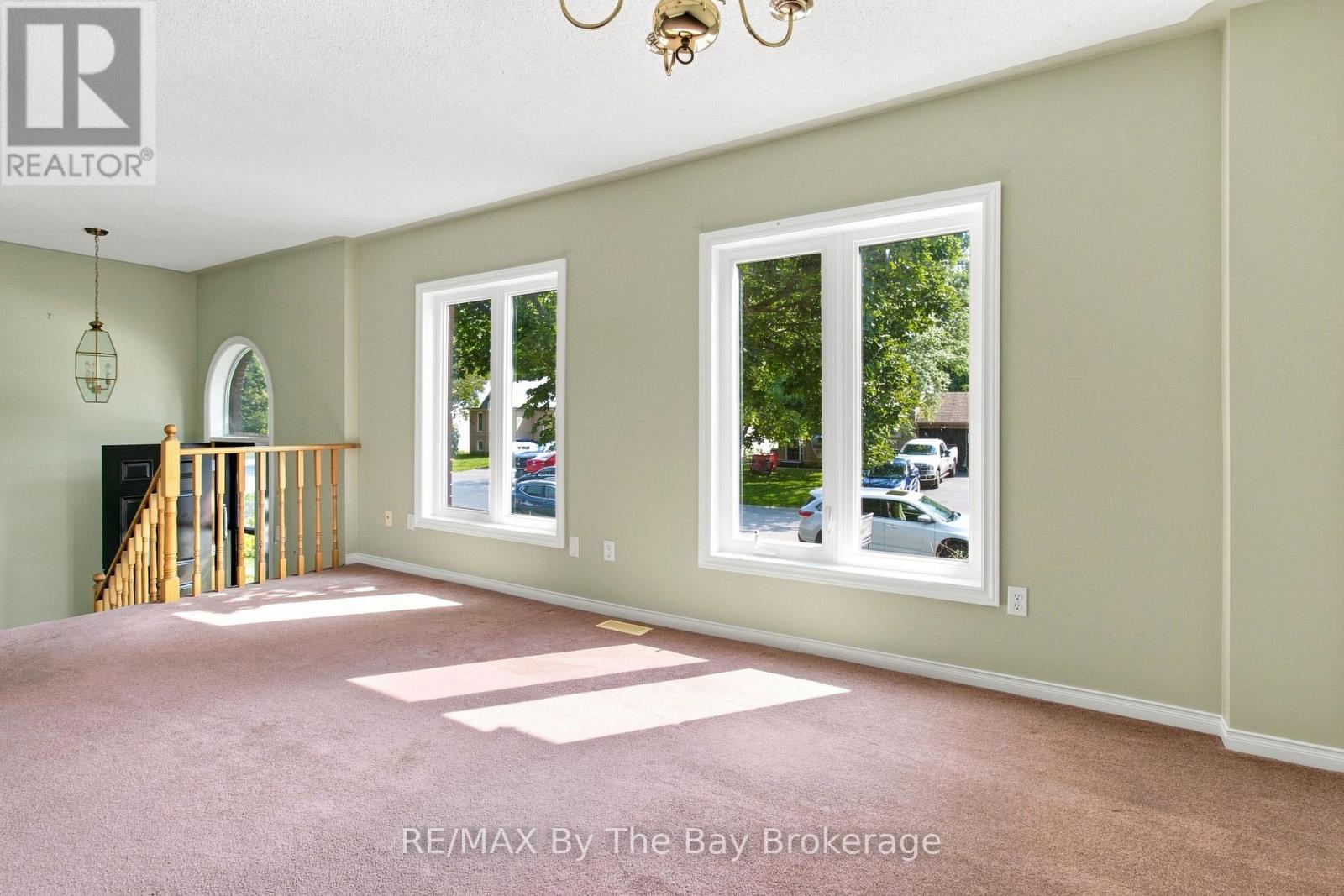 36 HARBOUR CRESCENT