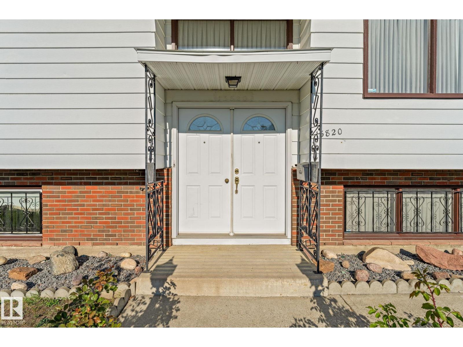 13820 86 ST NW