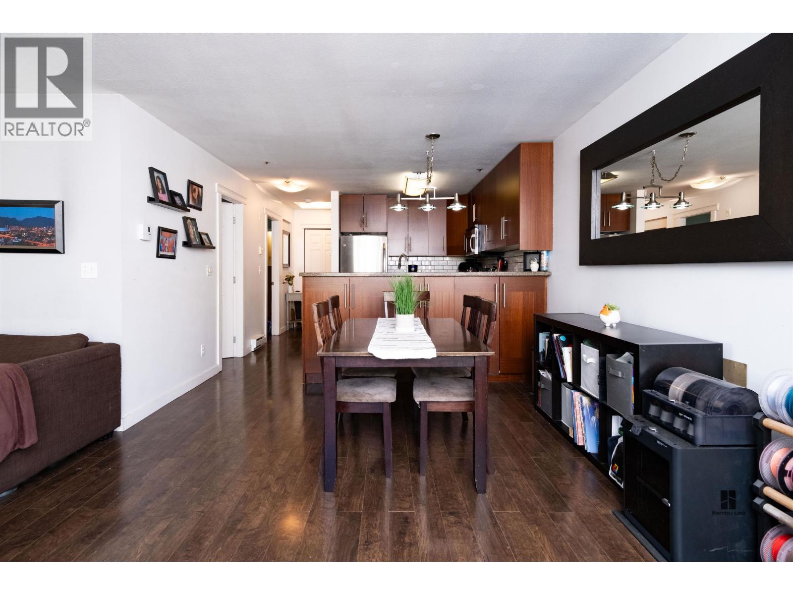 403 118 E 2ND STREET