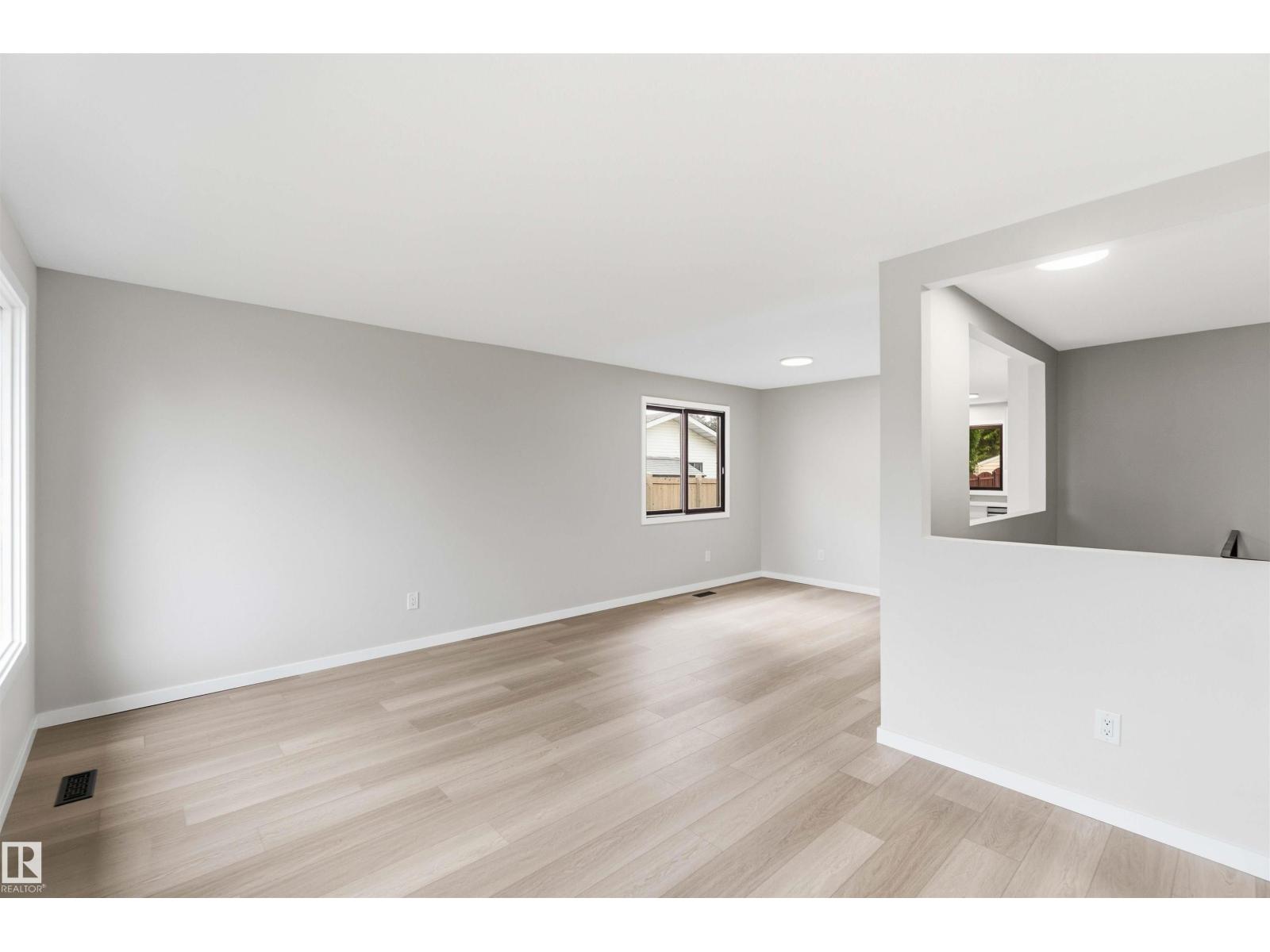 7715 15 AV NW