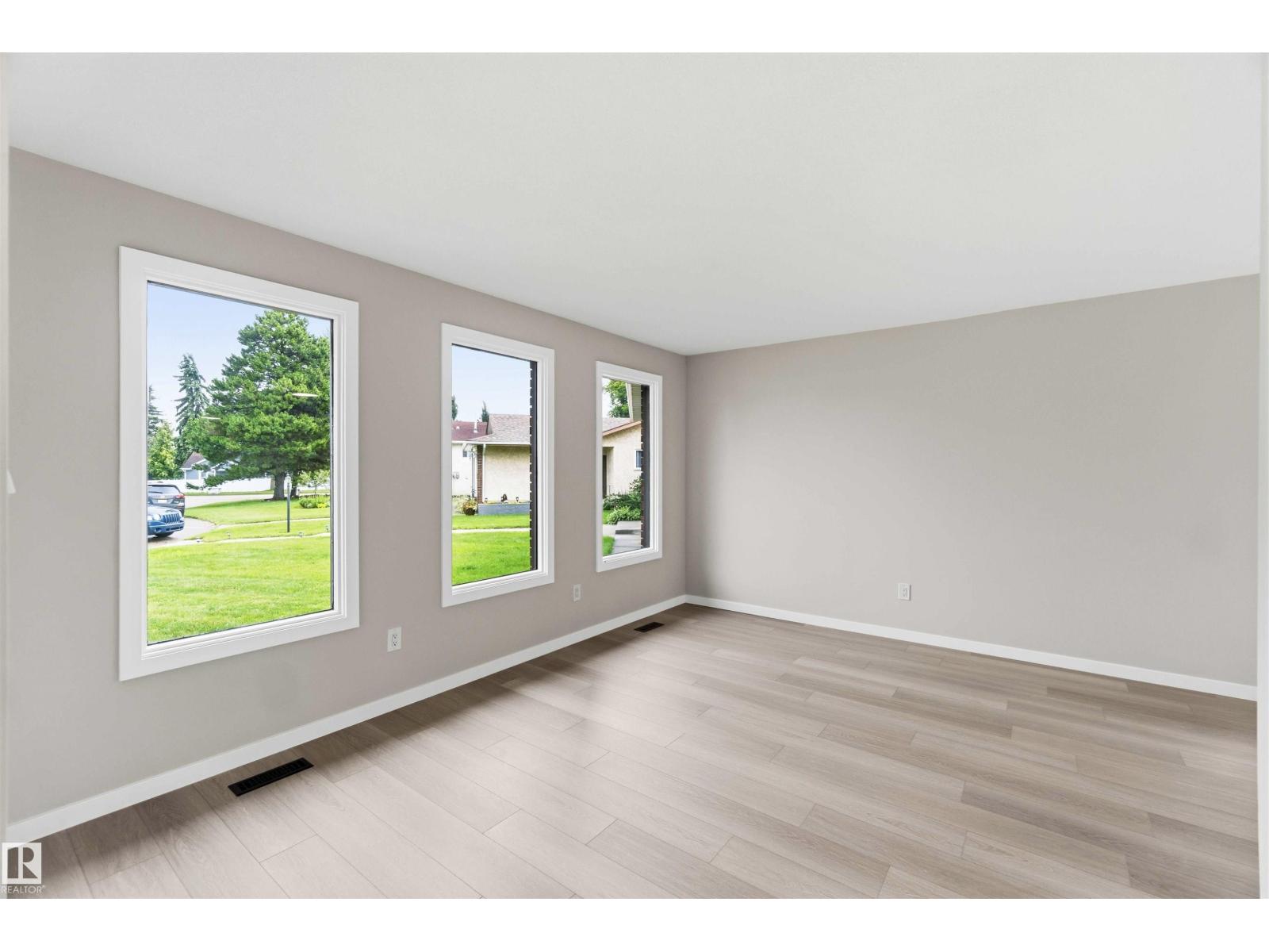 7715 15 AV NW