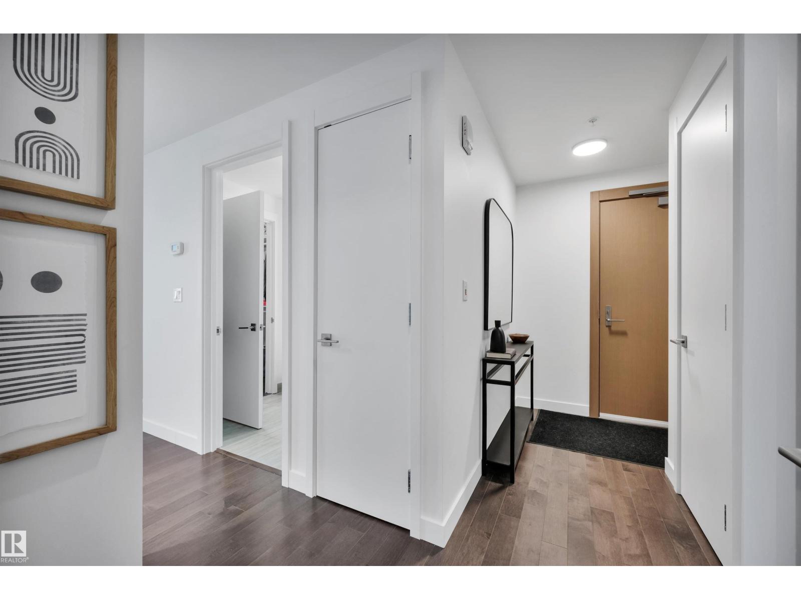 #2711 10360 102 ST NW