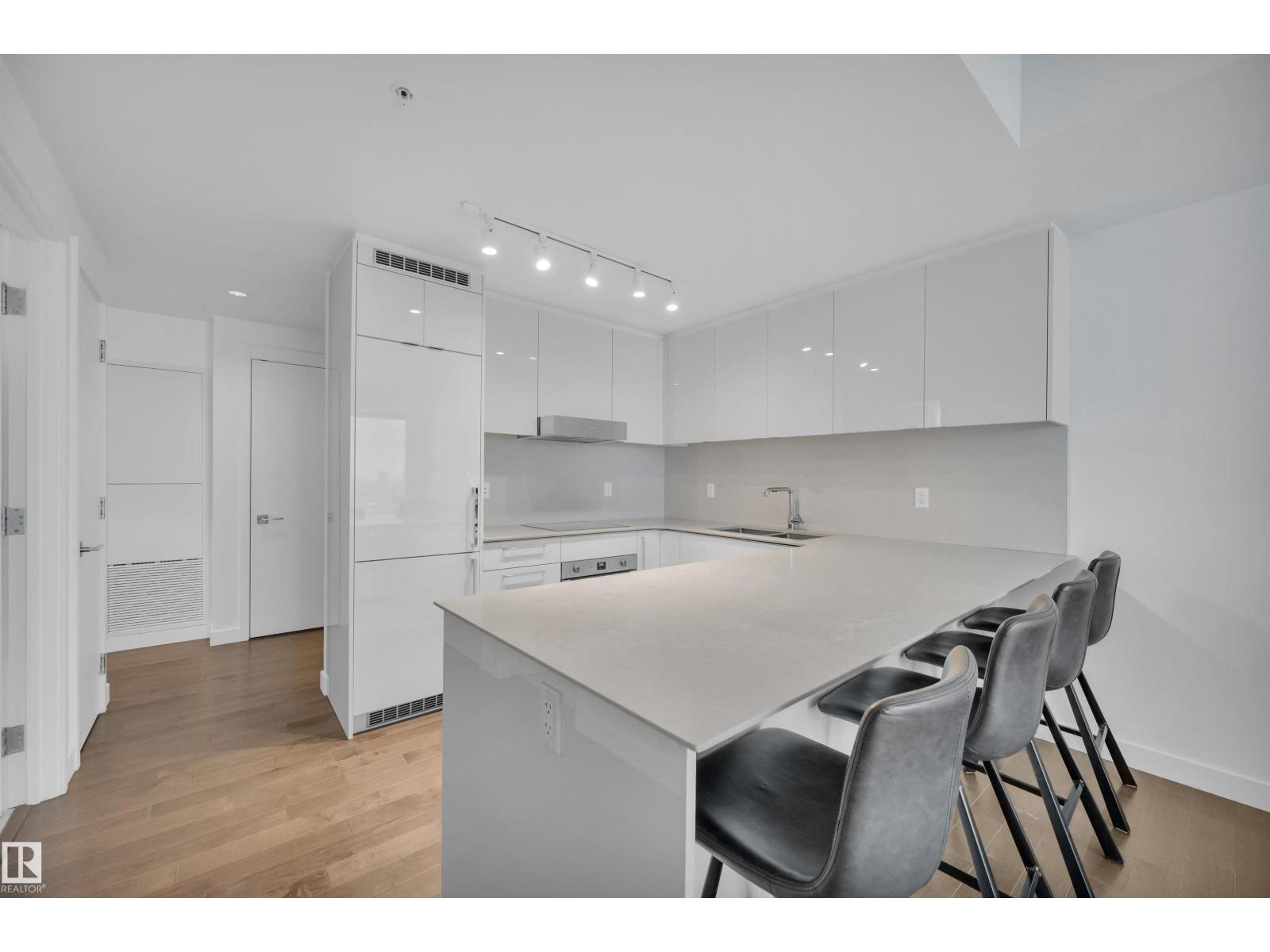 #2711 10360 102 ST NW