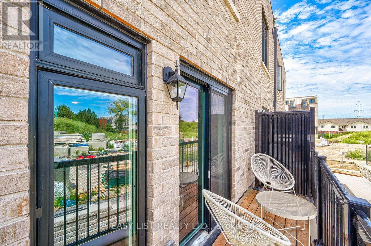 27 SPRUCE PINES CRESCENT