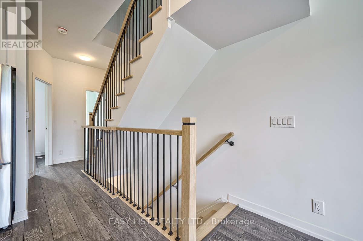 27 SPRUCE PINES CRESCENT