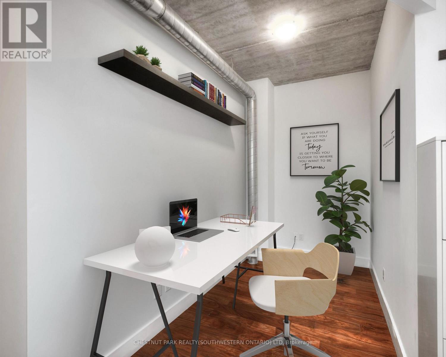 103 - 15 DEVITT AVENUE S