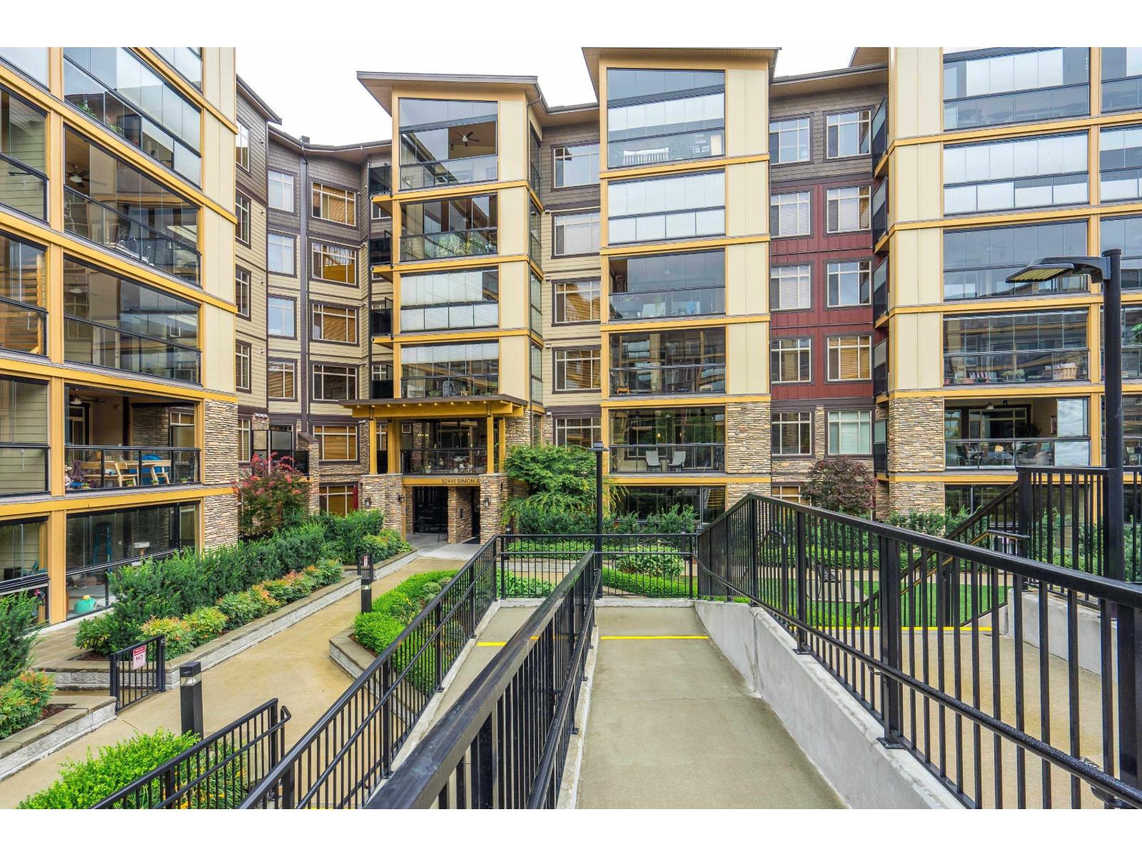 202 32445 SIMON AVENUE