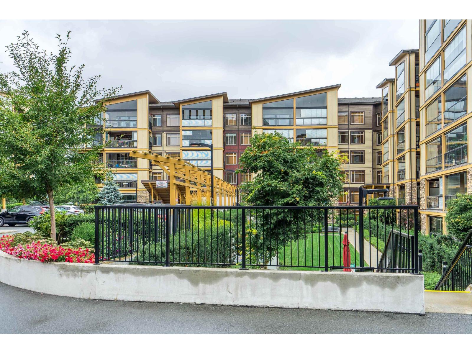 202 32445 SIMON AVENUE