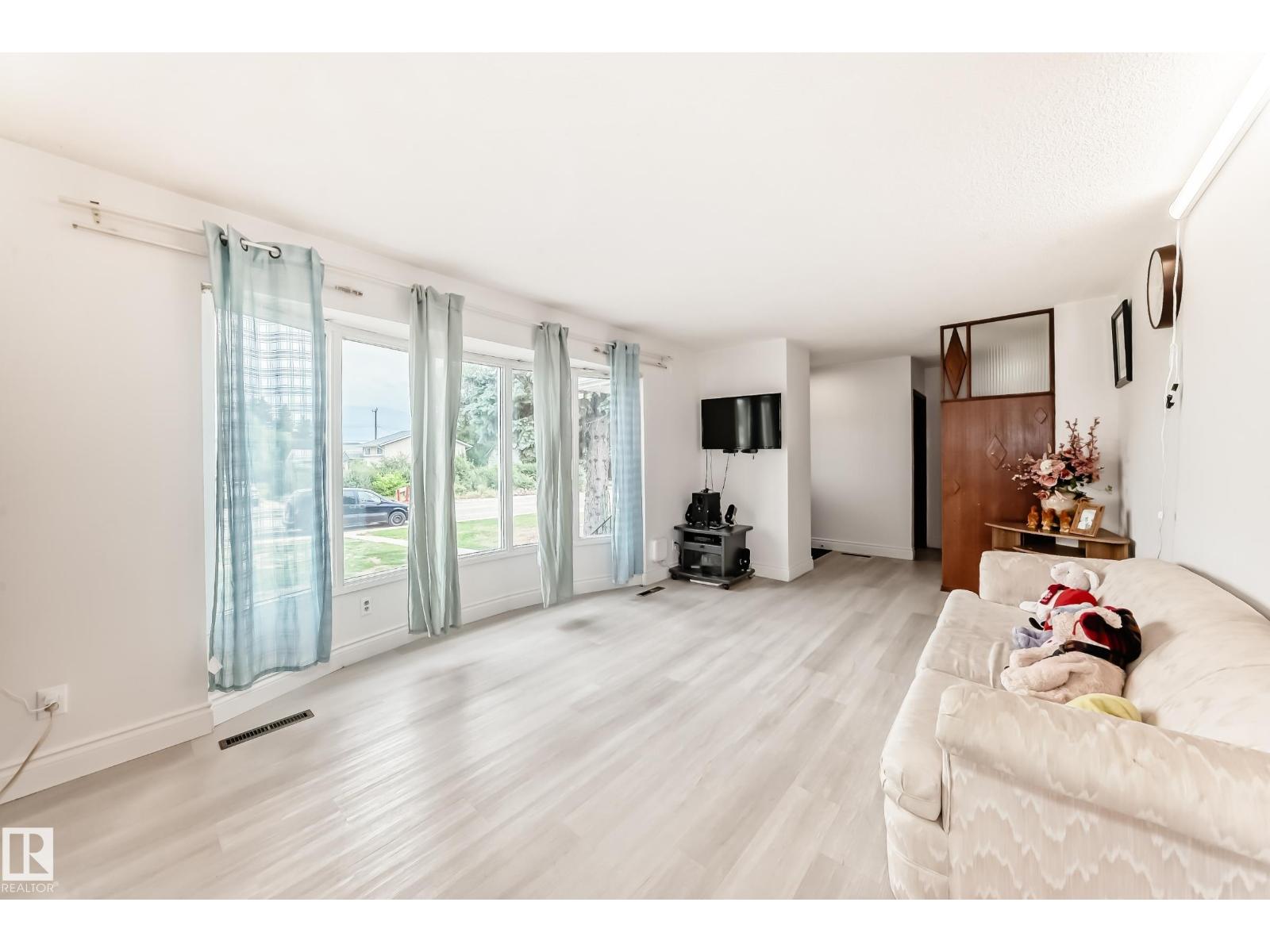 13232 115 ST NW