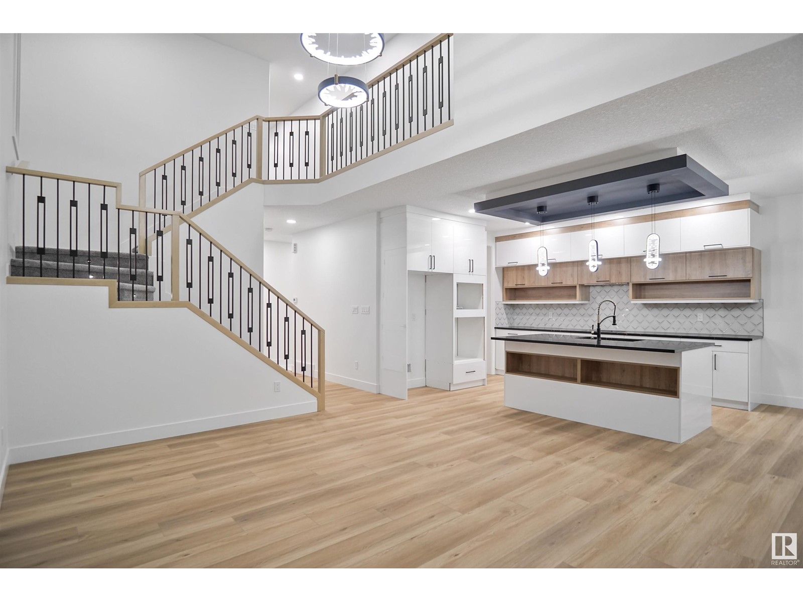 6811 171 AV NW