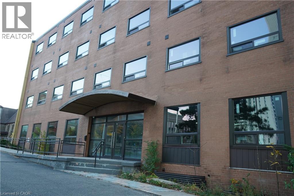 824 KING Street W