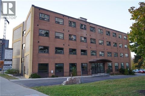 824 KING Street W Kitchener ON N2G1G1
