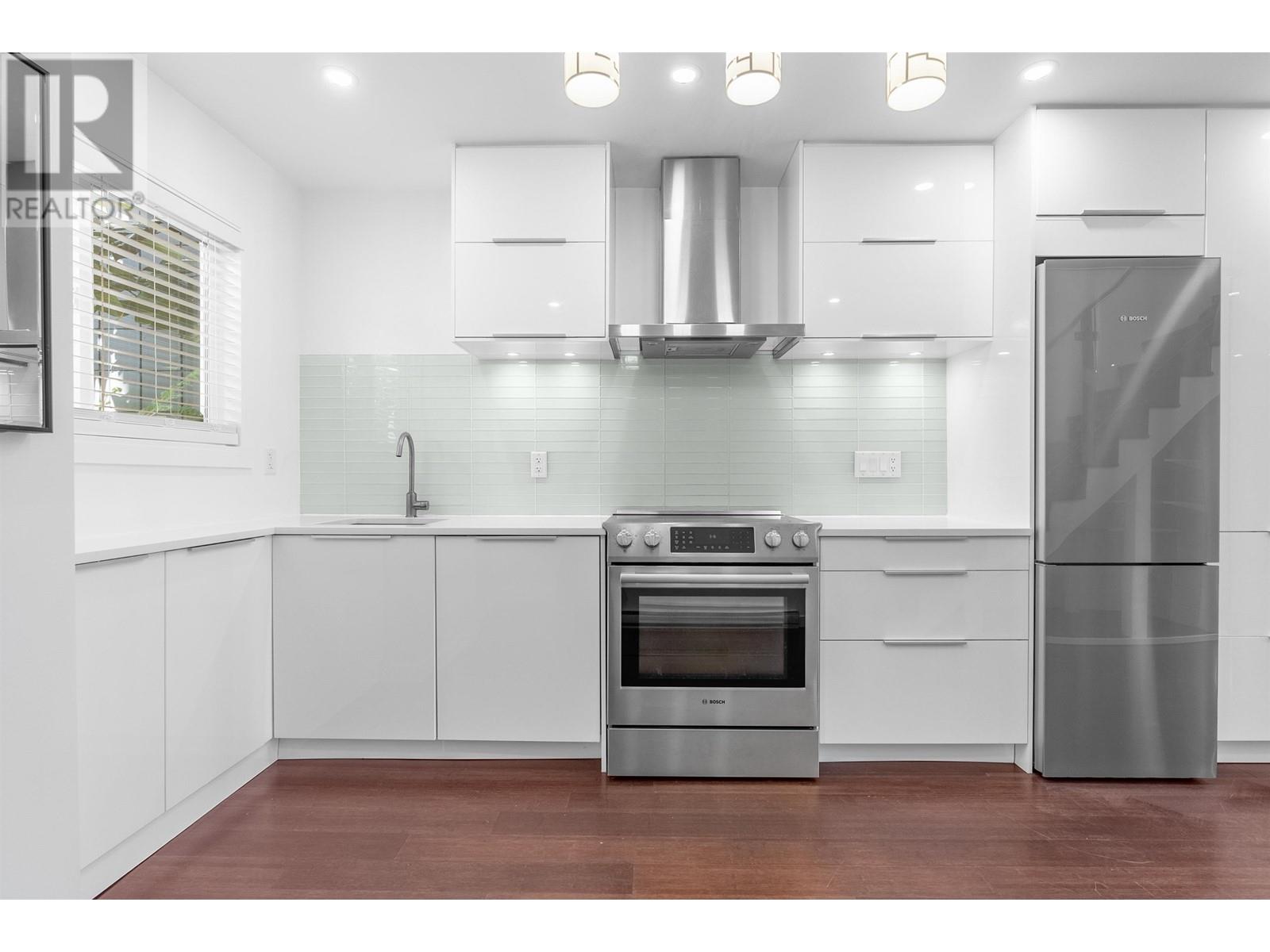 E 733 W 16TH AVENUE