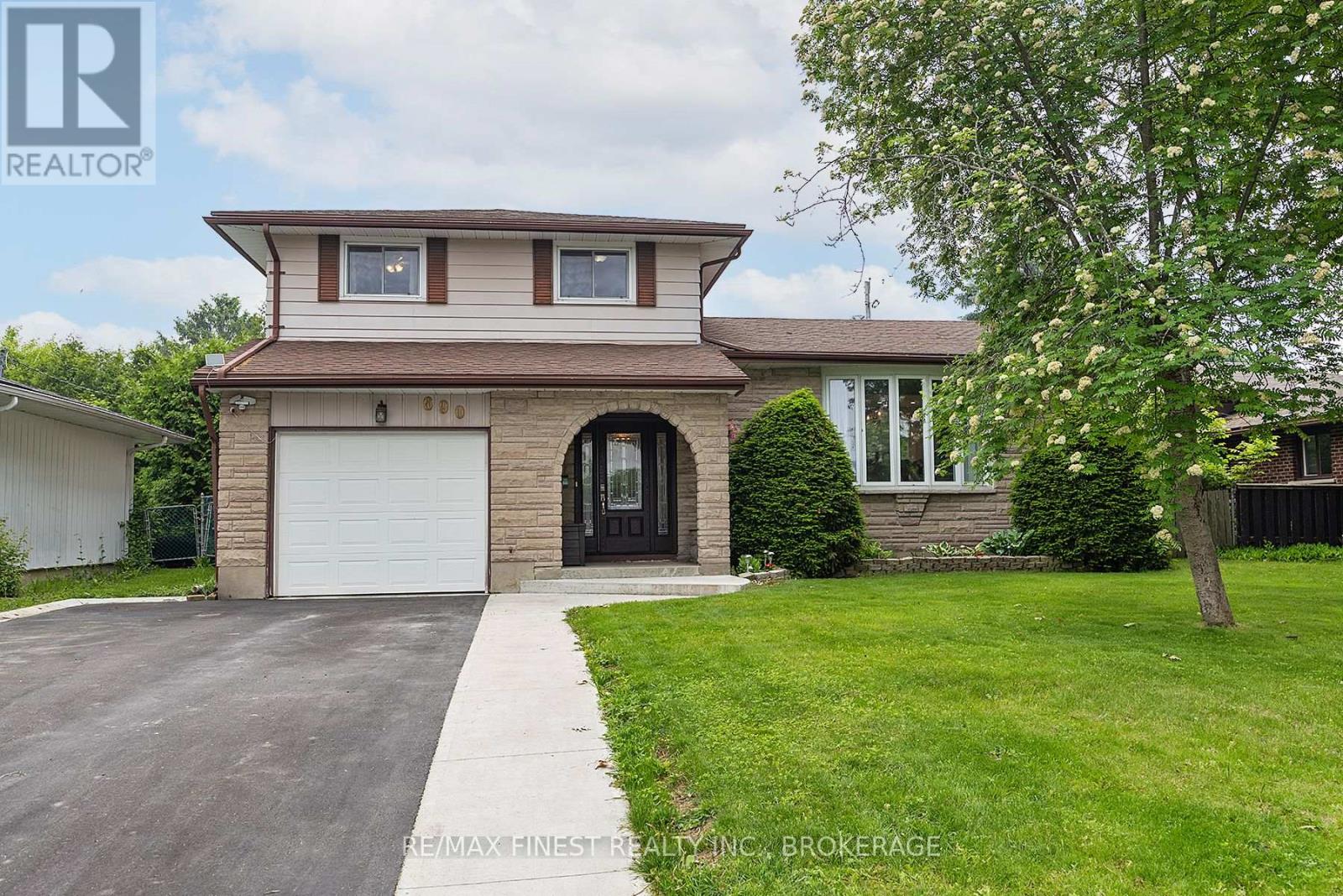 690 HARROW PLACE
