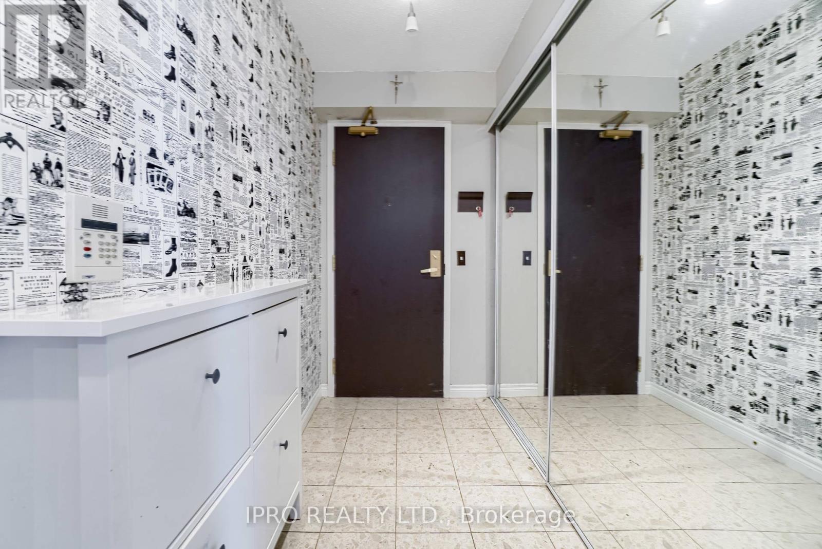 2015 - 30 GRAND TRUNK CRESCENT
