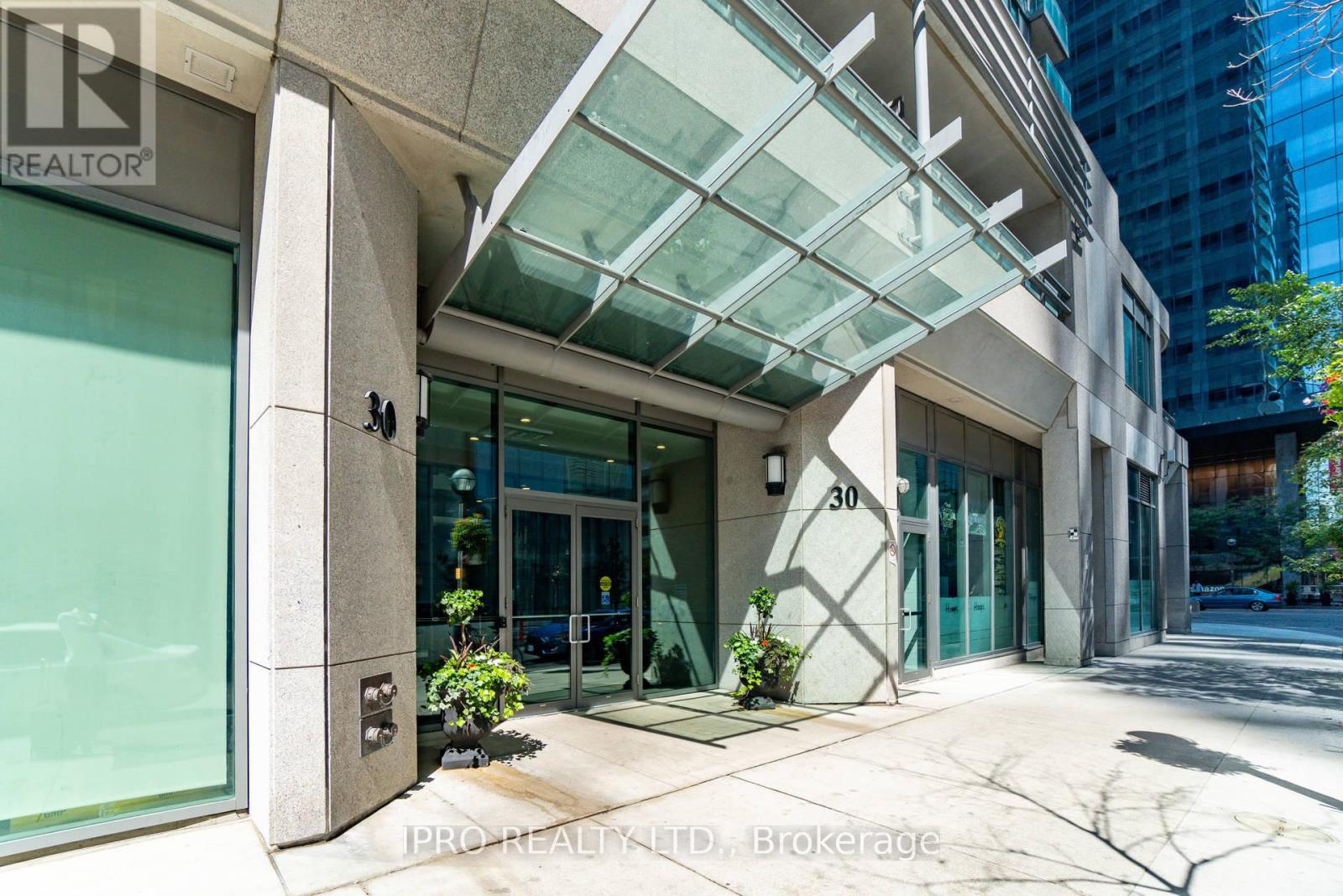2015 - 30 GRAND TRUNK CRESCENT