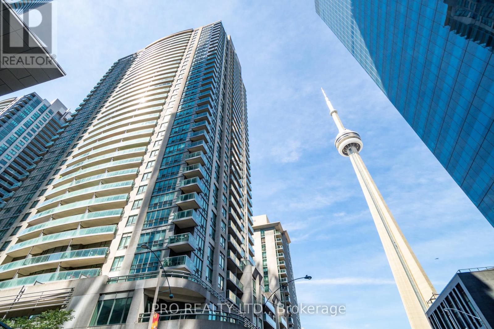 2015 - 30 GRAND TRUNK CRESCENT