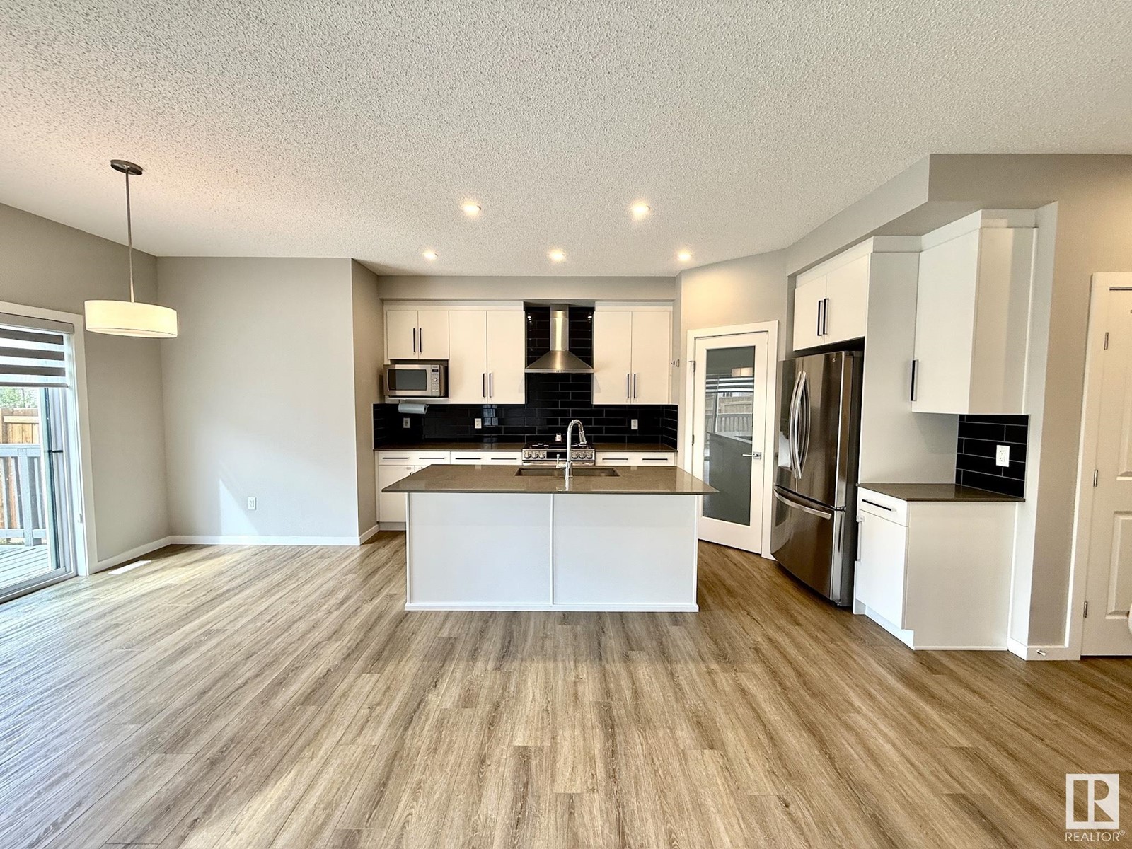 9015 183 AV NW