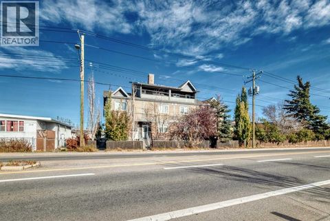 7716 bowness Road NW Calgary AB T3B0H1