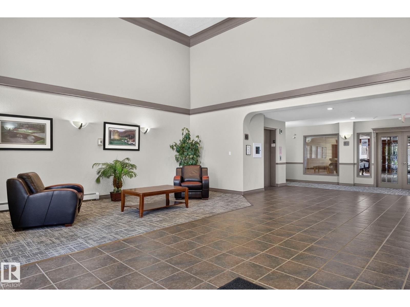 #122 279 SUDER GREENS DR NW