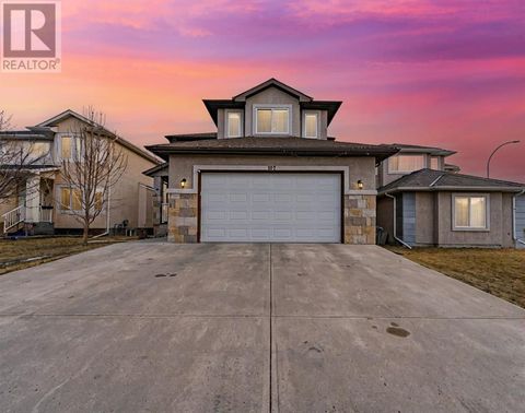 107 east lakeview Court Chestermere AB T1X1w2