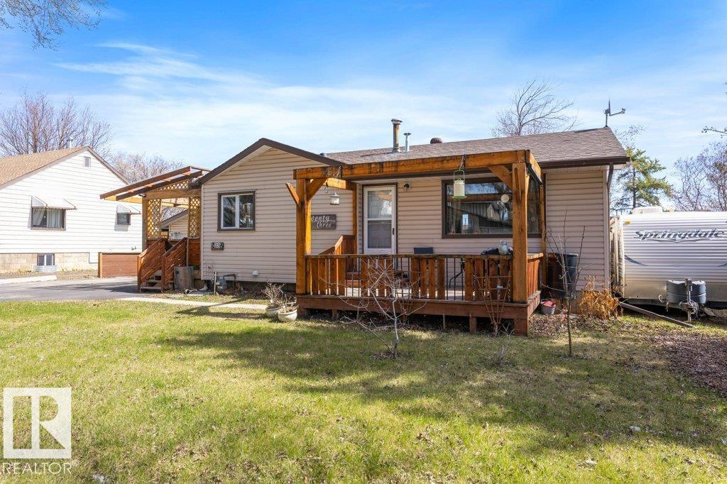 23 MAPLE DR