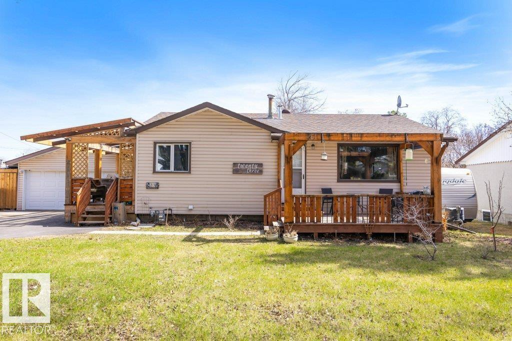 23 MAPLE DR