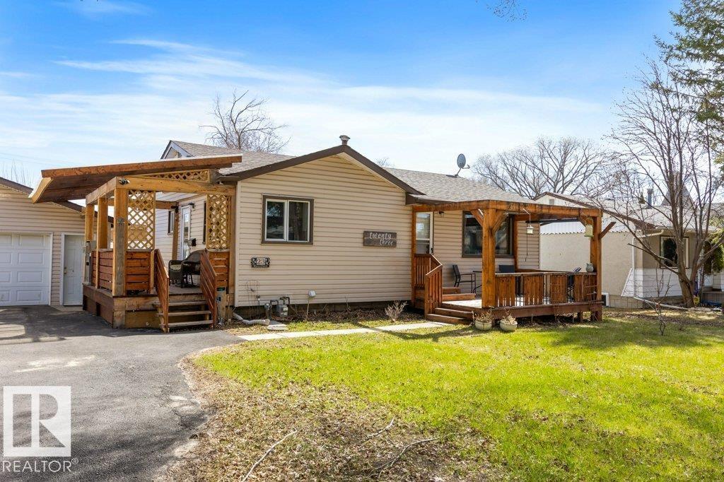 23 MAPLE DR